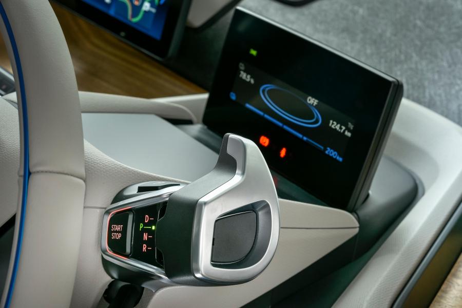 Панель приборов BMW i3s (I01) 2019 года  (ZA) (фото 29 из 35)